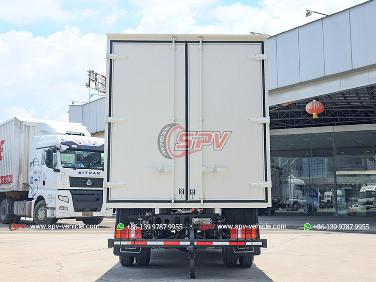 Sinotruk 4X2 Van Box Truck - Rear